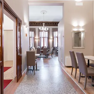 hotel-palazzo-martinelli-dolfin.hotelinveneto.com/